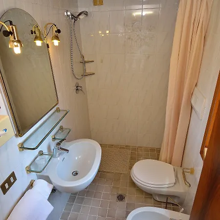 Orion Hotel 2*