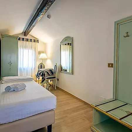 Orion Hotel 2*
